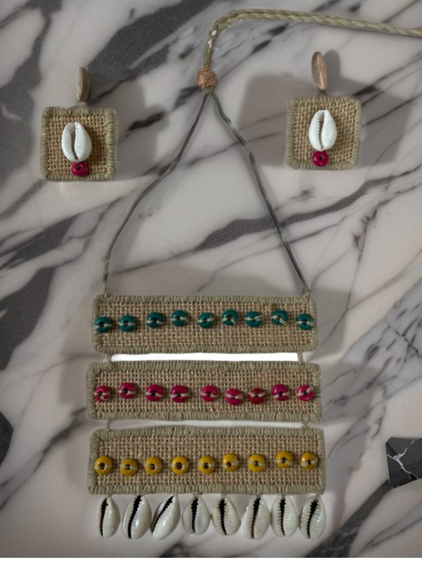 Brick style necklace set