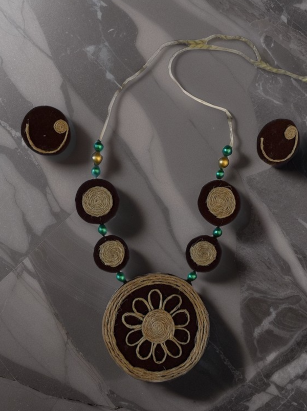 Brown round shape necklace set