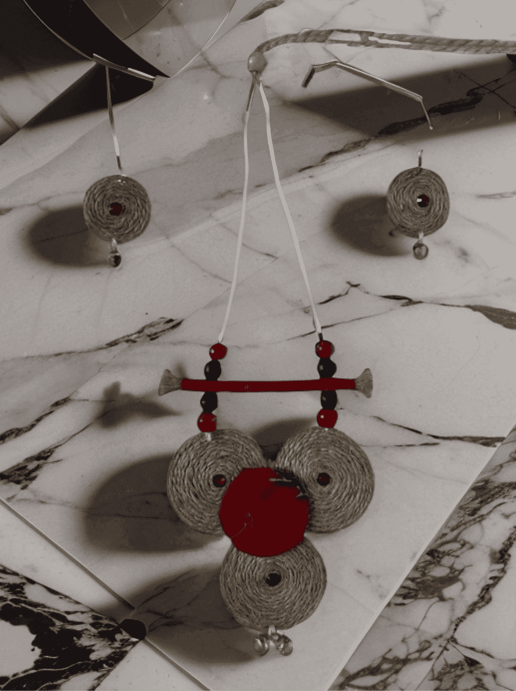 Circular triangle design necklace set