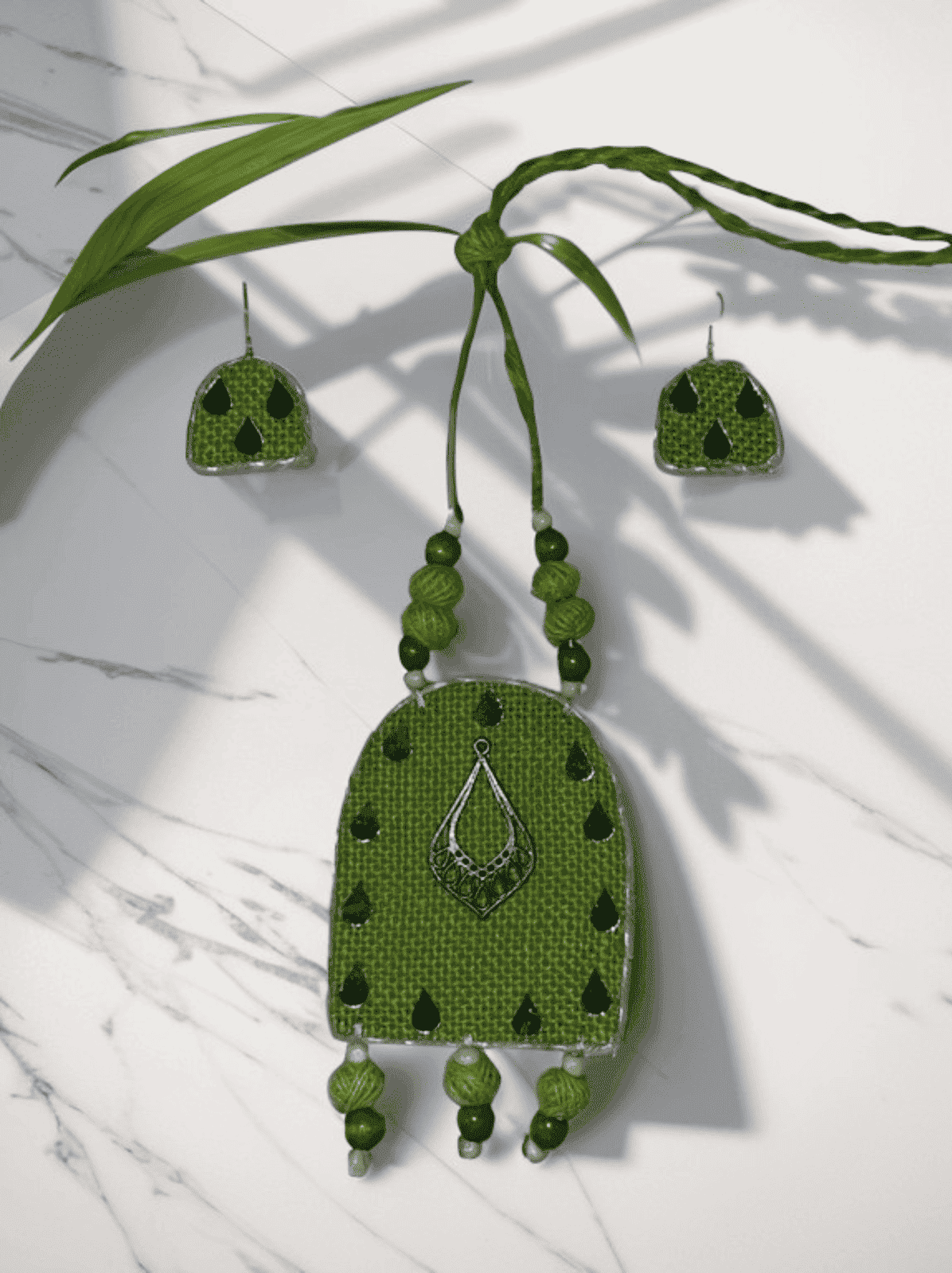 Green Robot shaped necklace set