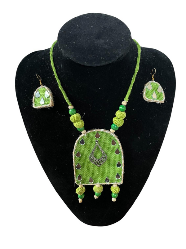 Green Robot shaped necklace set