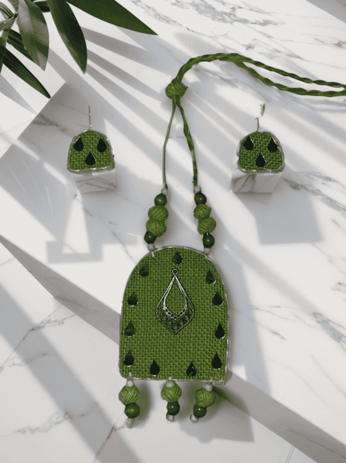 Green Robot shaped necklace set