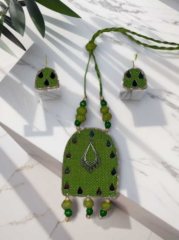 Green Robot shaped necklace set