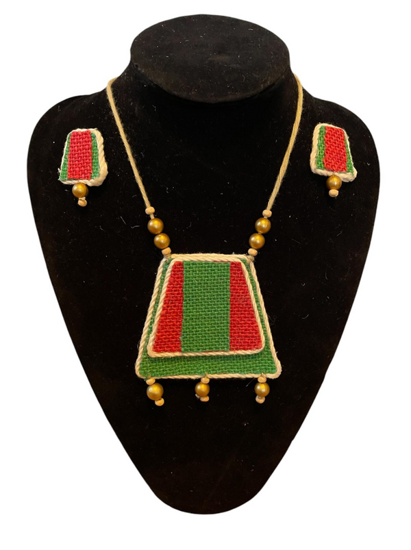 Green mountain design necklace set