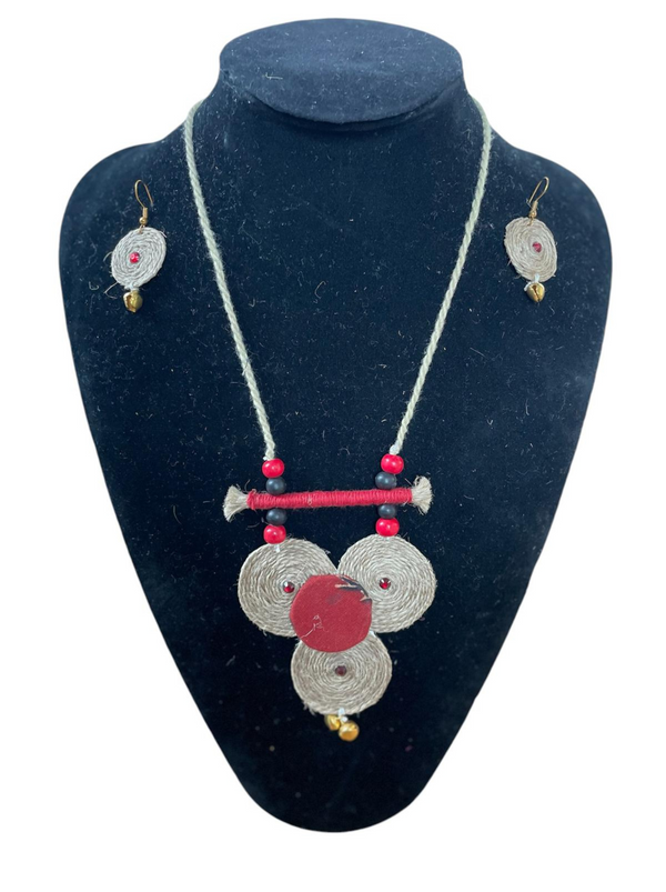 Circular triangle design necklace set