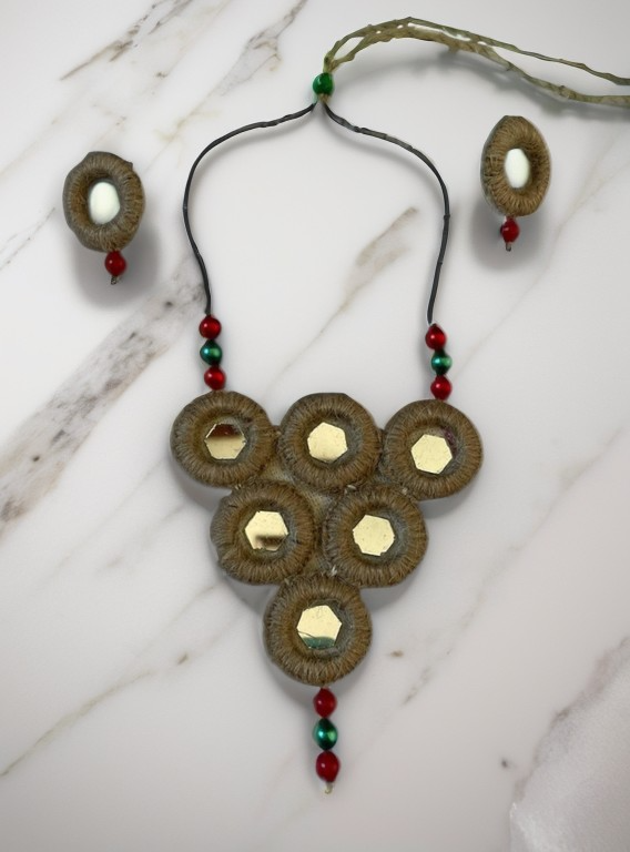 Jute with mirror mountain colored tassel necklace set