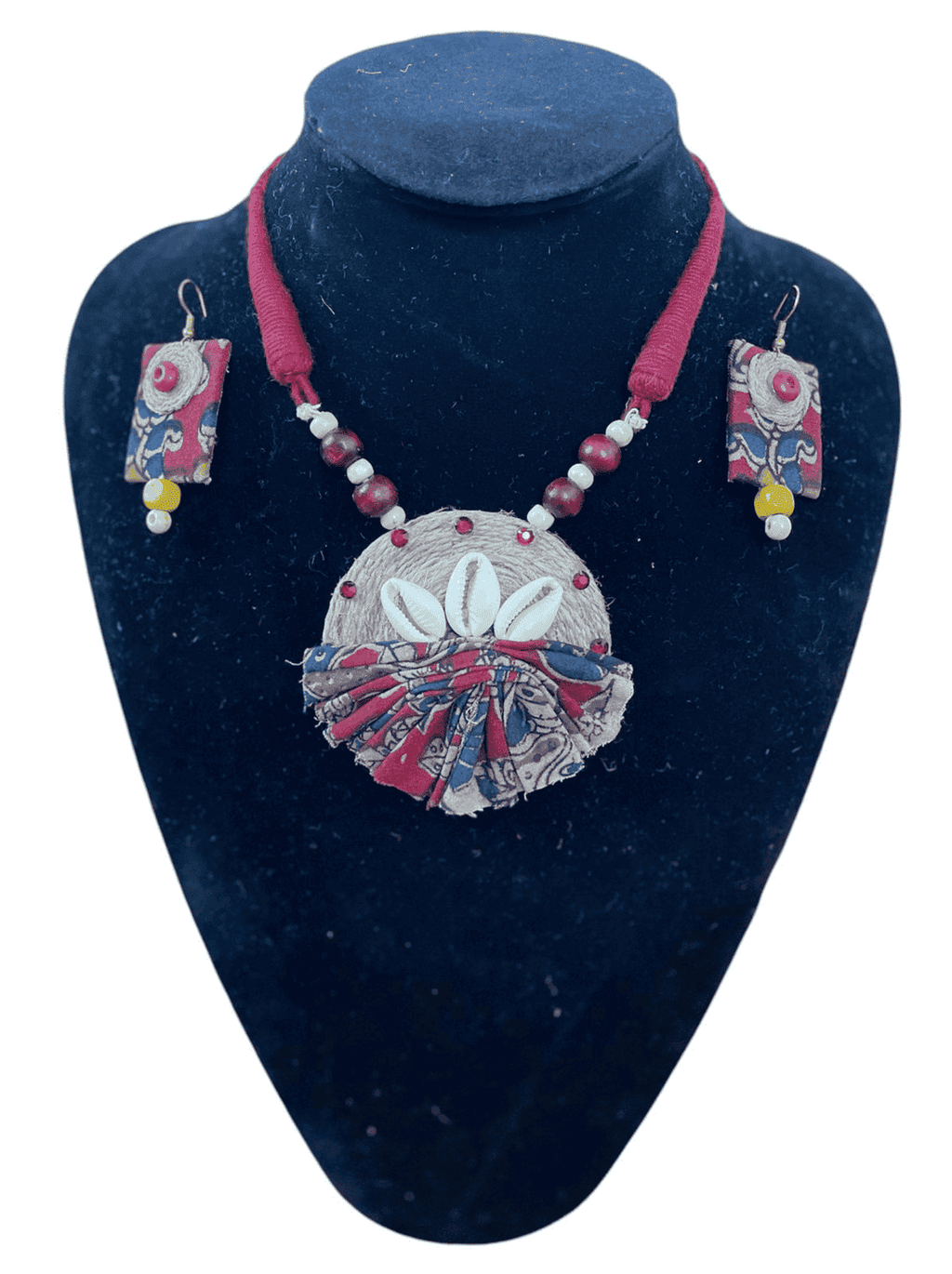 Maroon Cloth with Kawri Necklace set