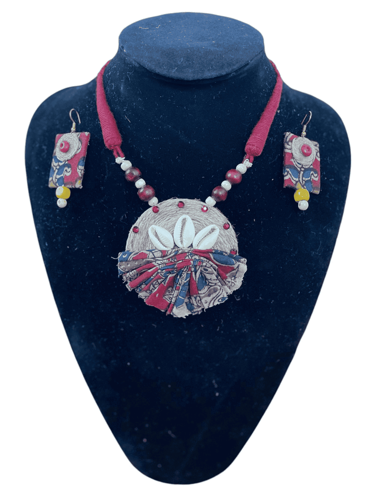Maroon Cloth with Kawri Necklace set