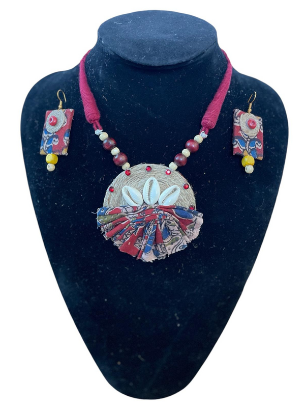 Maroon Cloth with Kawri Necklace set