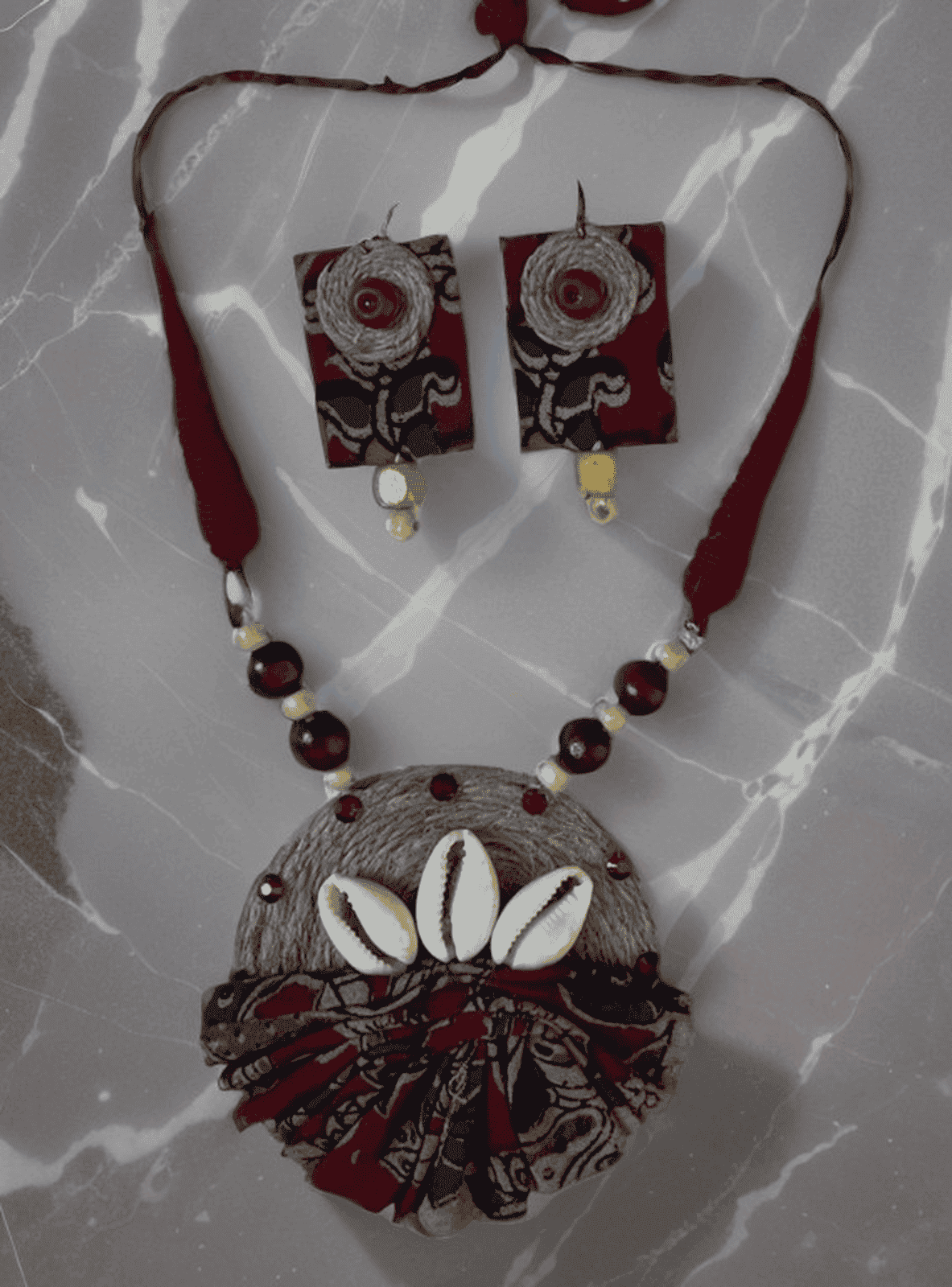 Maroon Cloth with Kawri Necklace set