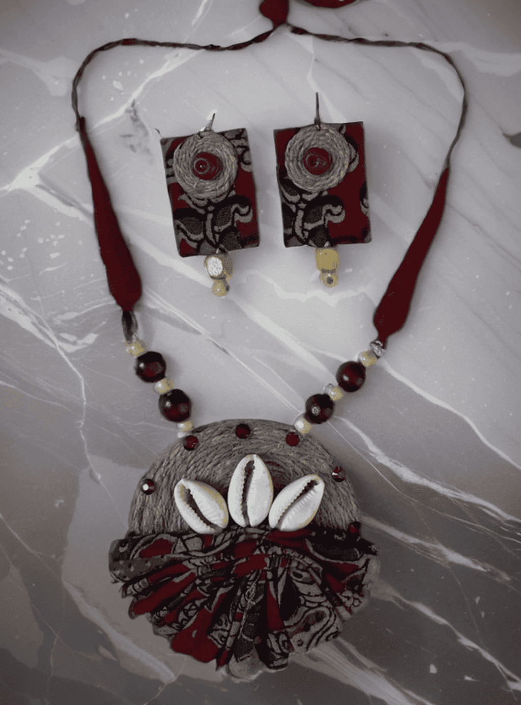Maroon Cloth with Kawri Necklace set