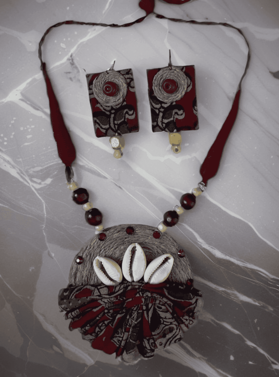 Maroon Cloth with Kawri Necklace set