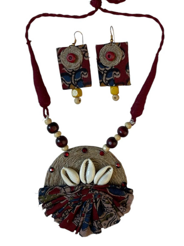 Maroon Cloth with Kawri Necklace set
