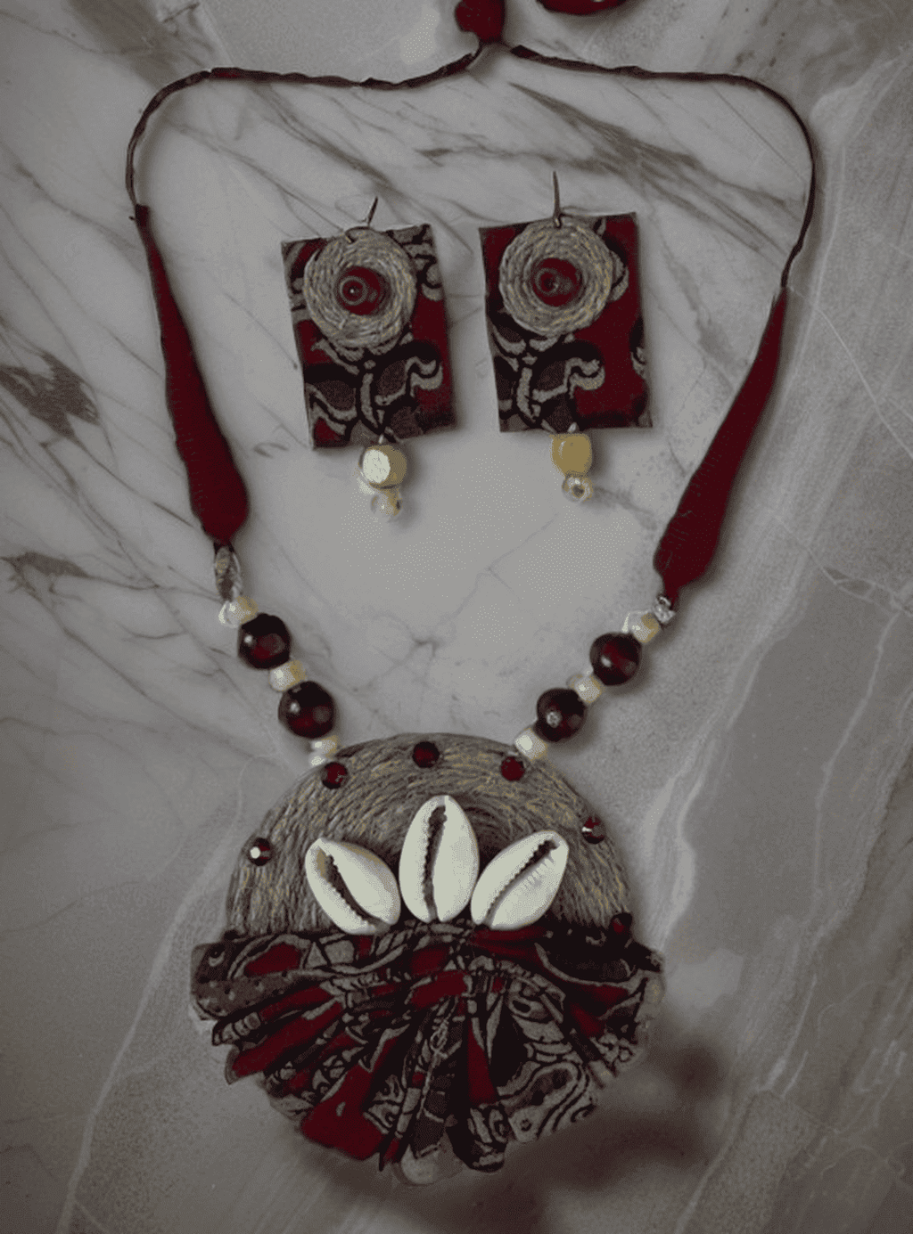 Maroon Cloth with Kawri Necklace set
