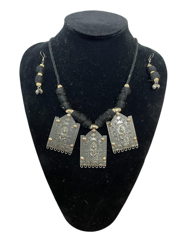 Tri-Temple shape metal necklace set
